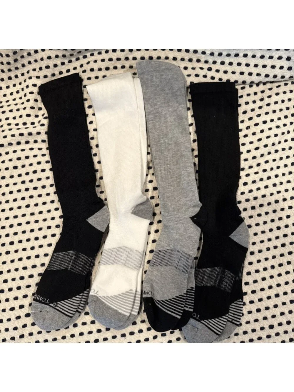 Tommie Copper Basics Men's Set of 4 Compression Socks Knee High S Small 6 - 8.5